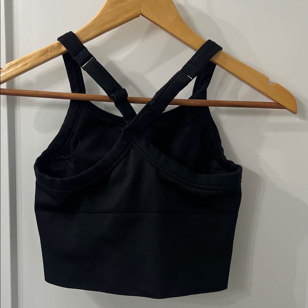 ALO Yoga Black Crop Top - Picture 4 of 7
